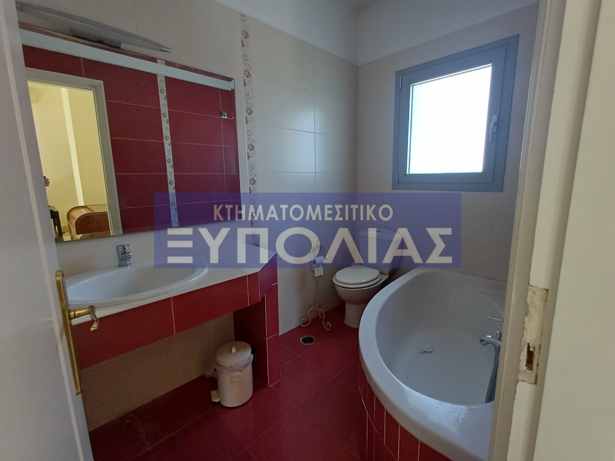 f8008383-ff65-4b4d-a650-f3214d984fed